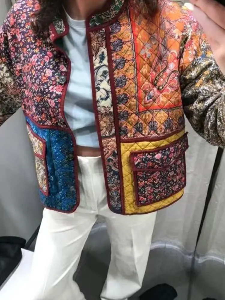 Handgefertigte Baumwoll-Patchwork-Steppjacke – Regenbogen-Multiprint mit Taschendetail