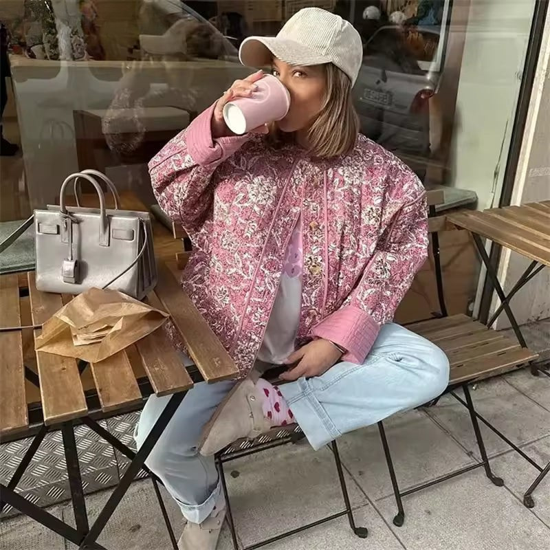 Handgefertigte Baumwoll-Patchwork-Steppjacke – Burgunderrot und Weiß mit botanischem Print