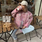 Handgefertigte Baumwoll-Patchwork-Steppjacke – Burgunderrot und Weiß mit botanischem Print