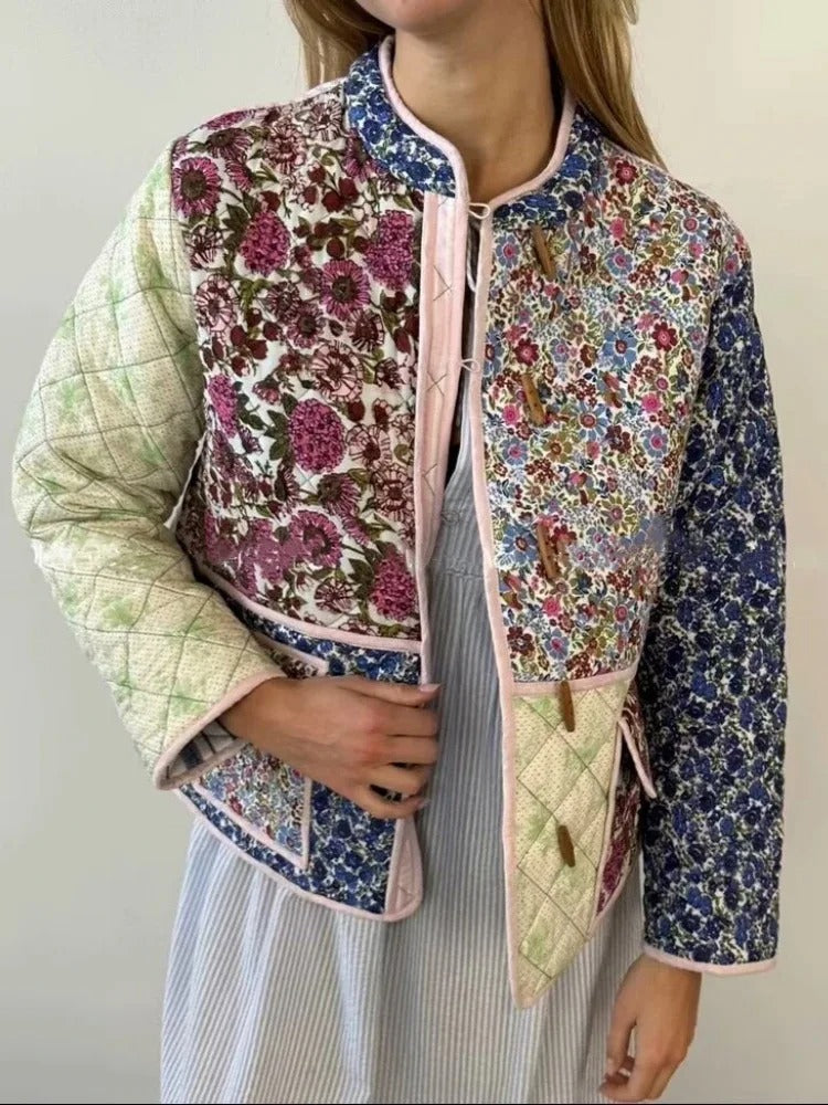 Handgefertigte Baumwoll-Patchwork-Steppjacke – mehrfarbiges Blumenmuster mit Taschen