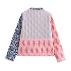 Handgefertigte Baumwoll-Patchwork-Steppjacke – Rosa-marineblaues Blumenmuster mit Spitzenbesatz