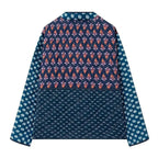 Handgefertigte Baumwoll-Patchwork-Steppjacke – Marineblau mit Blumenmuster und Taschendetail