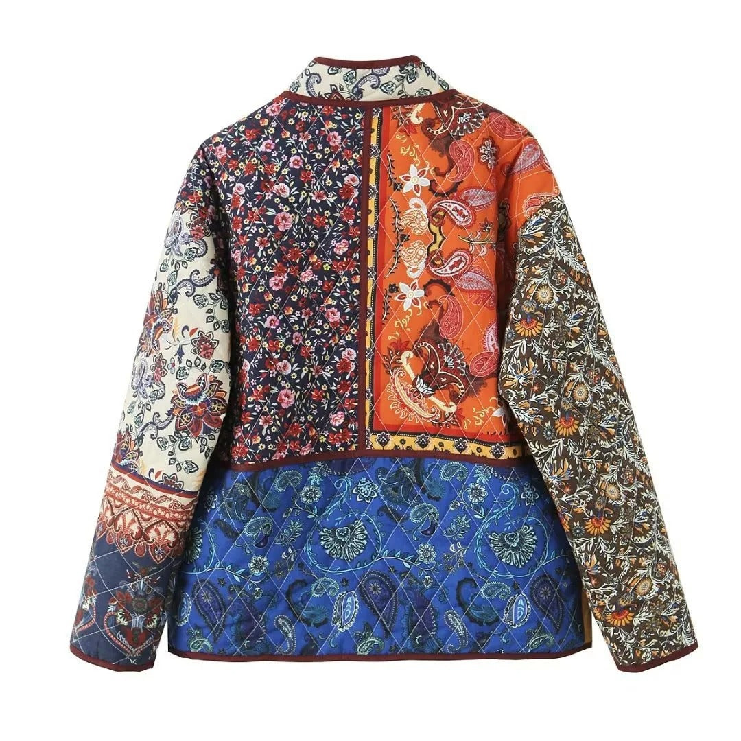Handgefertigte Bomberjacke aus Baumwoll-Patchwork – Burgunderrot und Gold mit mehrfarbigem Print-Design