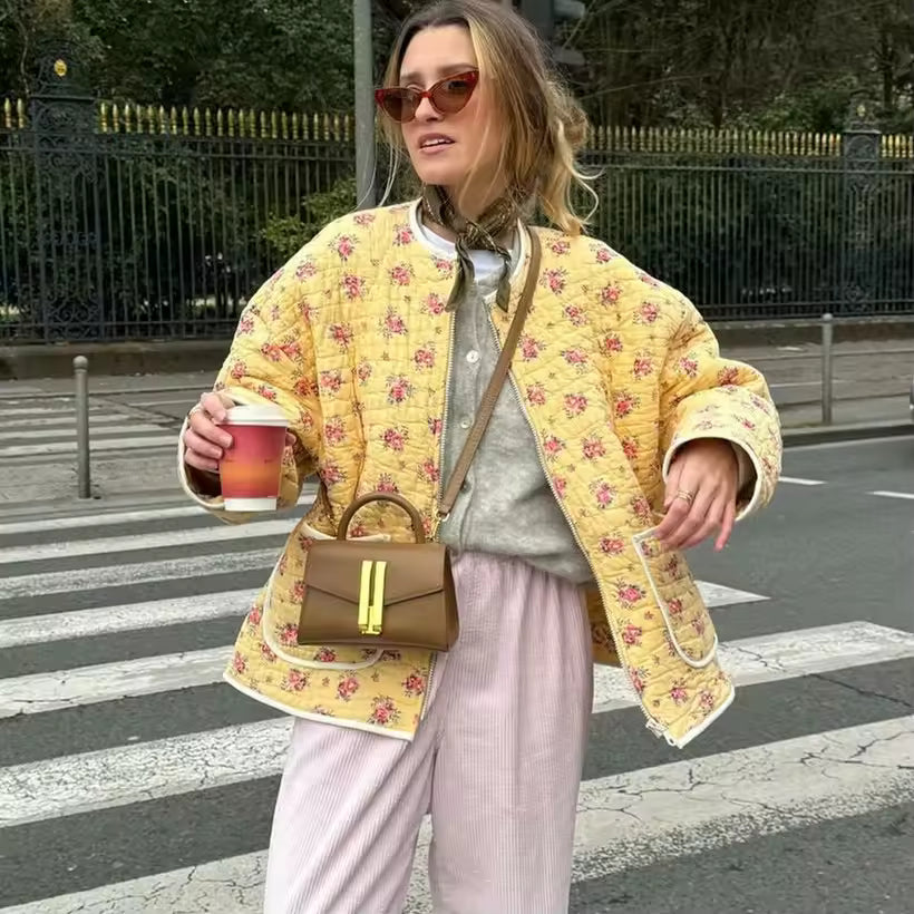 Handgefertigte Baumwoll-Patchwork-Steppjacke – Sonnengelber Blumendruck