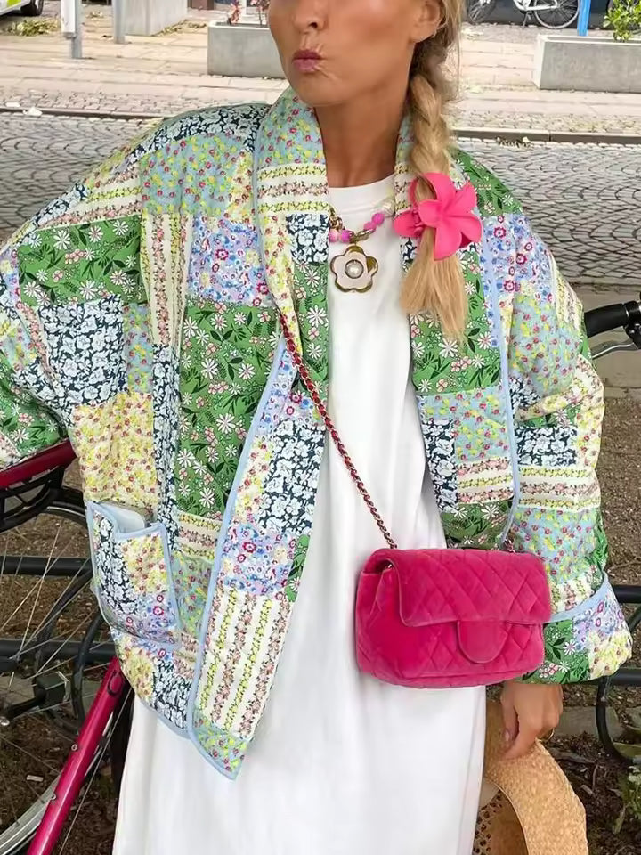 Handgefertigte Baumwoll-Patchwork-Steppjacke – Grün & buntes Blumen-Regenbogen-Design