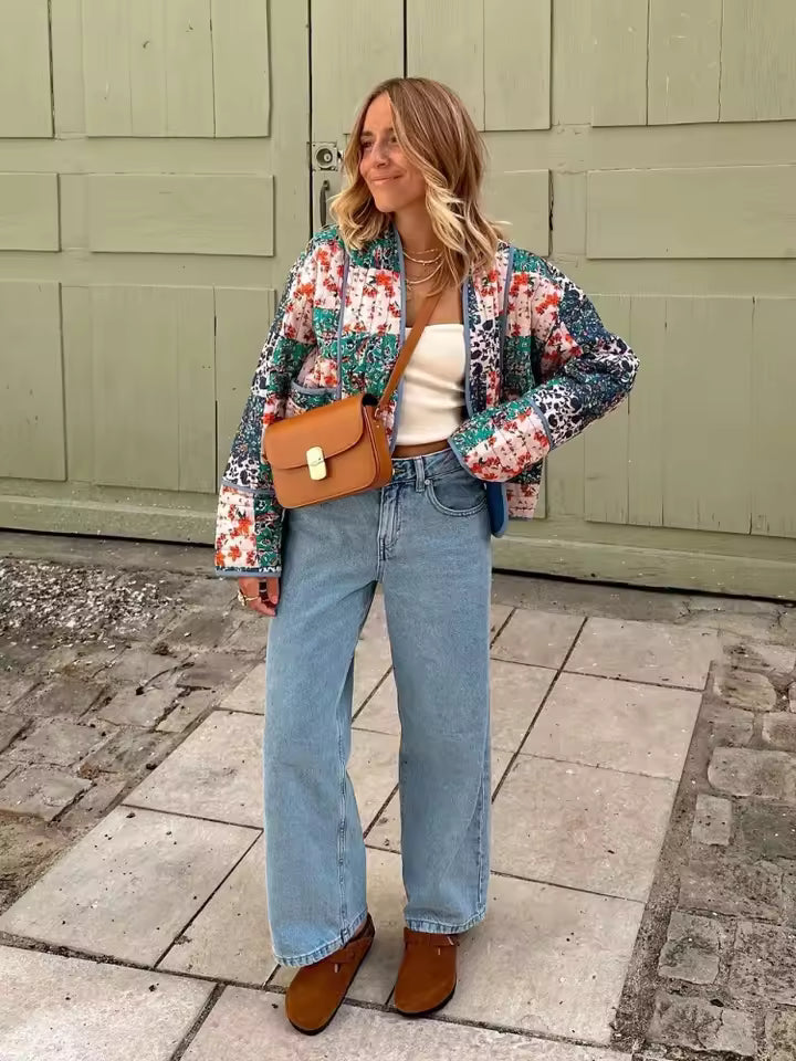 Handgefertigte Baumwoll-Patchwork-Steppjacke – Blaugrün, Rosa und Cremefarben mit Blumenmuster