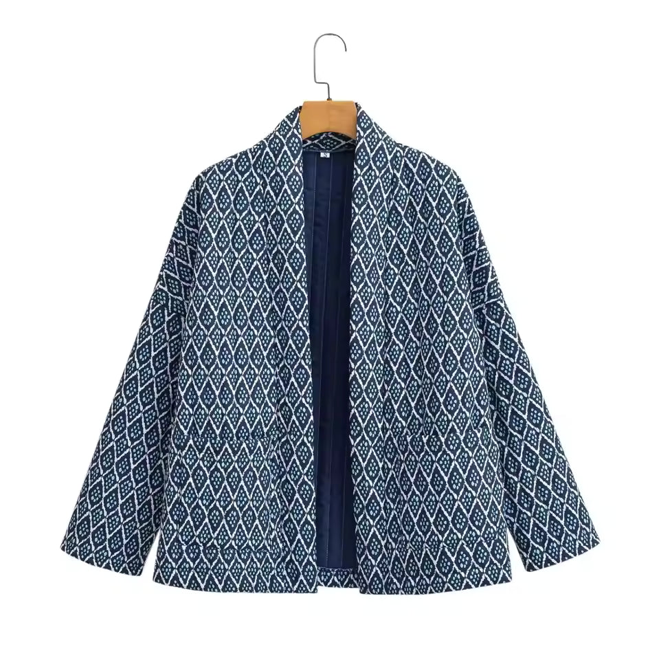 Handgefertigte Baumwoll-Patchwork-Steppjacke – Marineblau und Weiß mit geometrischem Muster