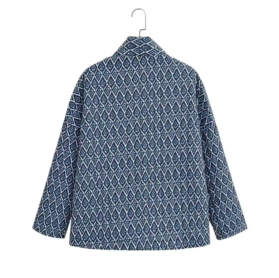 Handgefertigte Baumwoll-Patchwork-Steppjacke – Marineblau und Weiß mit geometrischem Muster