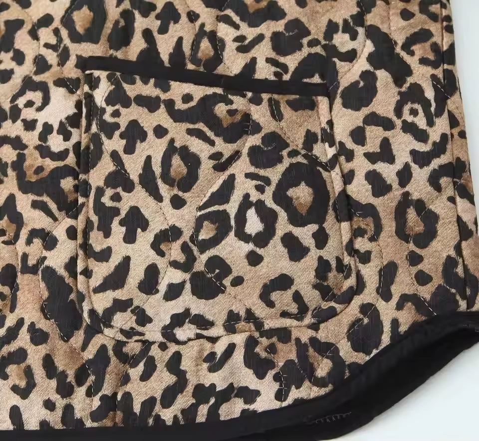 Handgefertigte Baumwoll-Patchwork-Steppjacke – Statement-Stück mit Leopardenmuster