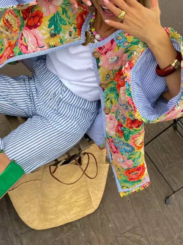 Handgefertigter Patchwork-Quilt-Schal aus Baumwolle – mehrfarbiges Blumenmuster mit gestreiftem Rand