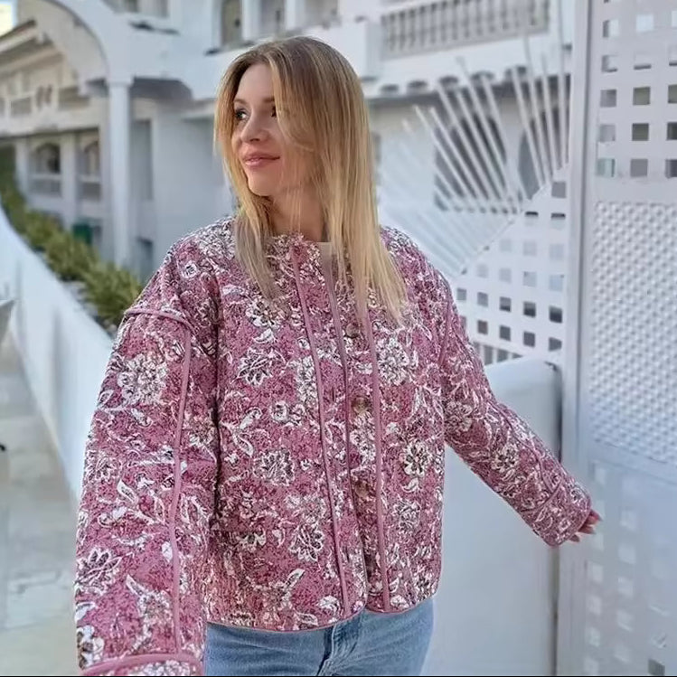 Handgefertigte Baumwoll-Patchwork-Steppjacke – Burgunderrot und Weiß mit botanischem Print