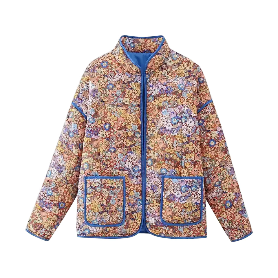 Handgefertigte Baumwoll-Patchwork-Steppjacke – Regenbogenblumenmuster mit blauem Besatz