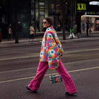 Handgefertigte Regenbogen-Baumwoll-Patchwork-Steppjacke – lebhaftes Blumenmuster